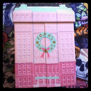 Sold *** Too Faced Cafe